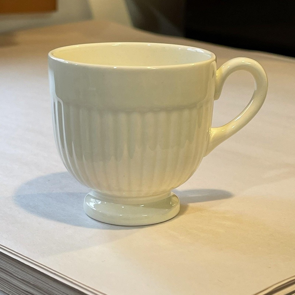 Wedgwood & Barlaston of Etruria EDME‎ Figural Demitasse 3oz Teacup 1940s England